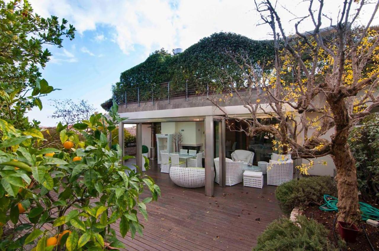 Eden Island Bed & Breakfast 2*